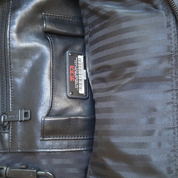 Authentic Tumi Leather Expandable Bag - Picture 3 of 11
